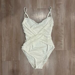 La Blanca White Island Goddess One Piece Swimsuit - New Size 6